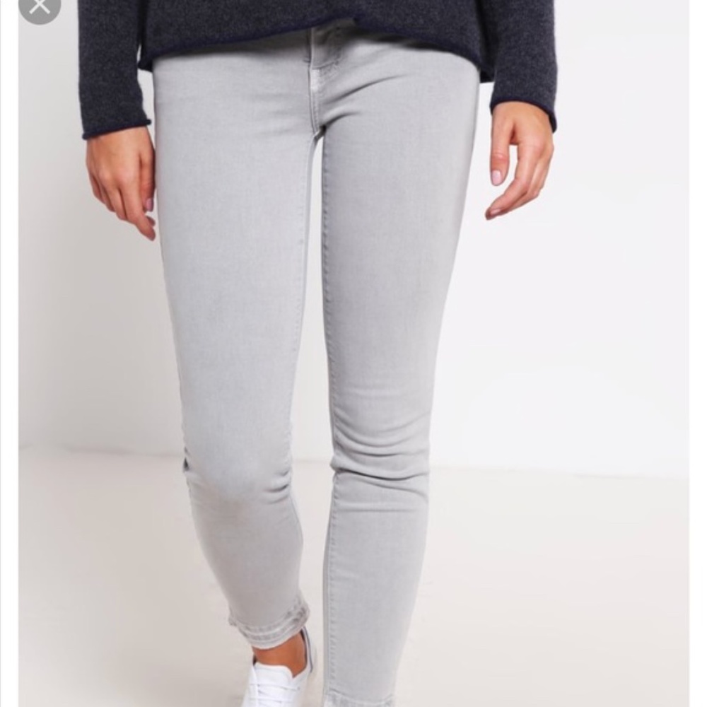 Current Elliott The Ankle Skinny Light Grey Jeans